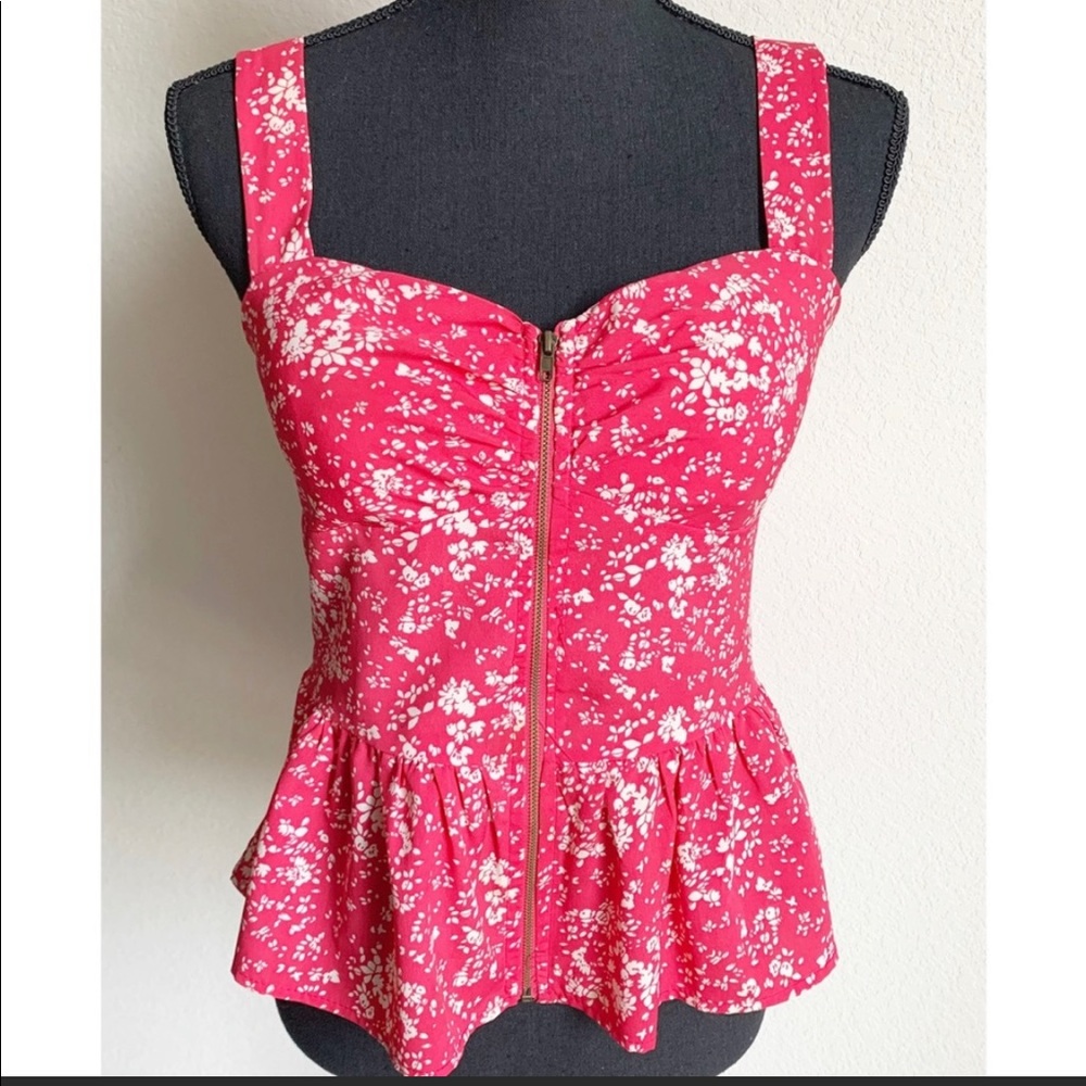 Pink and white zip up top. Perfect condition. Med.